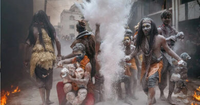 वाराणसी : काशी के हरिश्चंद्र घाट पर मसाने की होली