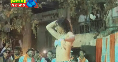 कानपुर कचहरी में बार डांसर ने लगाए ठुमके