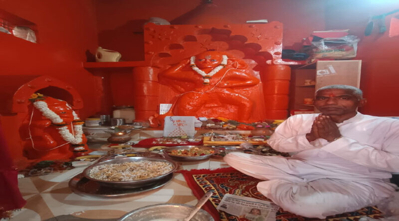 गढ़ाकोटा के प्राचीन पूर्वमुखी हनुमान मंदिर में हवन-पूजन एवं भंडारा