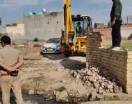 बुलंदशहर में अवैध प्लॉटिंग पर दो कॉलोनियां ध्वस्त