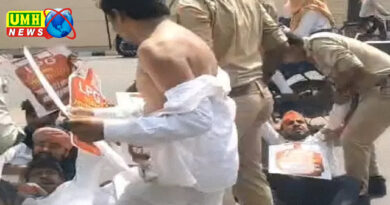 Demonstration of students by taking off their clothes in Lucknow
