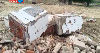 शाहजहांपुर में शहीदों का अपमान बर्दाश्त नहीं... बिस्मिल-अशफाक की प्रतिमाओं पर बुलडोजर एक्शन से भड़के लोग