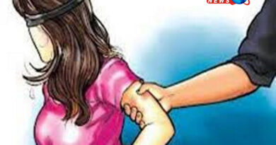  खुर्जा : हेडमास्टर  ने की छात्रा से छेड़छाड़, स्कूल में हंगामा