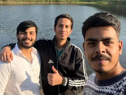 एमिटी यूनिवर्सिटी के छात्र की गड्ढे में डूबकर मौत