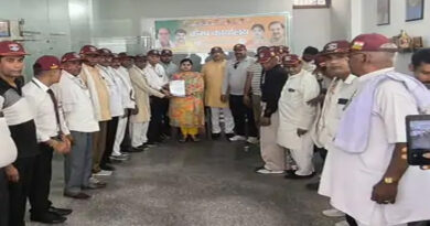 खुर्जा : पूर्व सैनिकों ने विधायक को सौंपा ज्ञापन