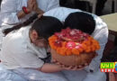 प्रतीक की अस्थियां गंगा में विसर्जित, अपर्णा फूट-फूटकर रोईं, छोटी बेटी ने निभाईं रस्में